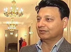 Чоловік Камалії не хоче виглядати лохом і фарбується