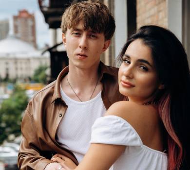 Повертайся героєм, щасливе життя будувати: Трінчер та MBreeze заспівали про розділене війною кохання. ВІДЕО