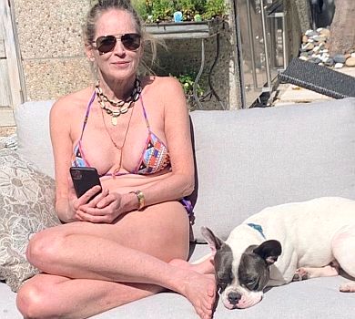 Шерон Стоун у купальнику показала свій релакс із Бандитом