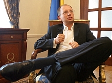 Яценюк каже, що носить годинник Casio. Він забув про свій Breguet?