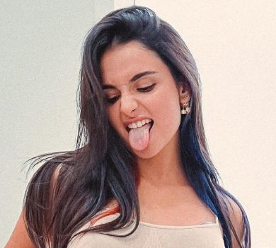 Я соромлюся: Трінчер в купальнику засвітила свої нові форми. ВІДЕО