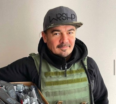 Ти не хвилюйся, я буду писати: ТНМК і Kozak System заспівали про синів-захисників