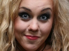 Постаріла Альоша досі збирає гроші, а на Лазаровича не злиться