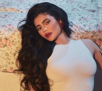 Кайлі Дженнер стала мамою вдруге