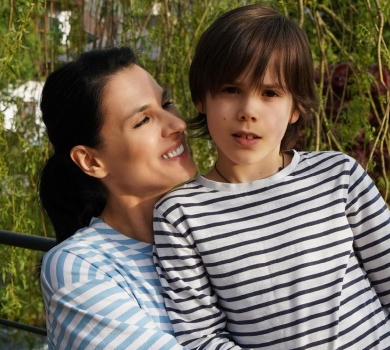 Мій захисник: Єфросиніна зі сльозами привітала того, хто 8 років робить її щасливою. ВІДЕО