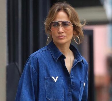 Лопес на шопінгу блиснула ногами з-під джинсової халамиди за $4700. ФОТО