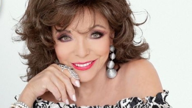 При мейкапі навіть у басейні: 89-річна Джоан Коллінз показалася в купальнику та з коханим