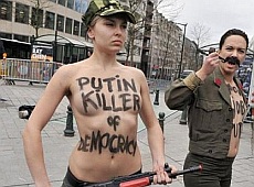 Femen у Брюсселі обізвали Путіна вбивцею демократії