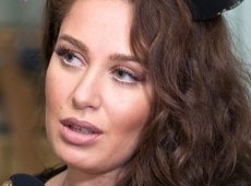 Соратниця Януковича не може вибрати позу