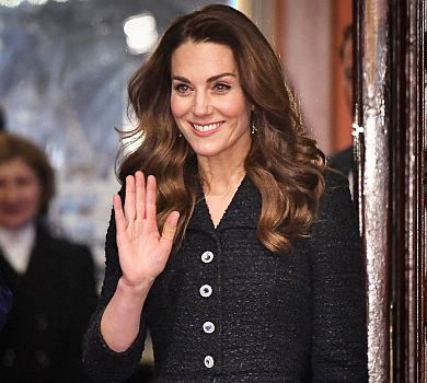 Стриманий твід та срібні туфлі: Міддлтон вигуляла ефектний лук до театру