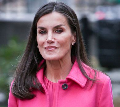 Королева яскравості: Летісія вигуляла рожевий лук від свого улюбленого бренду