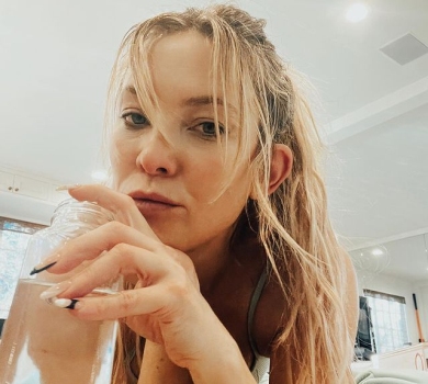 43-річна Кейт Хадсон показала свій воркаут із жердиною