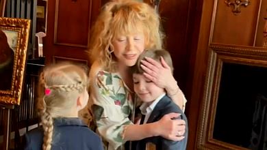 Без макіяжу та зі шкідливими пиріжками: Пугачова зустріла своє 72-річчя