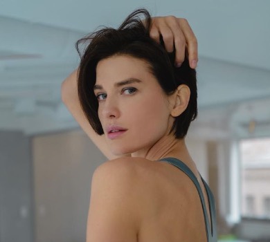 Гоцій у леопардовому монокіні показала спортивне тіло на пляжі. ВІДЕО