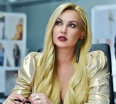 Давай нам будет пофиг: розкута бізнеследі Камалія станцювала на офісному столі. ВІДЕО