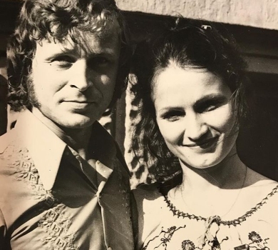 Ротару на роковини смерті чоловіка навідала його могилу в Києві