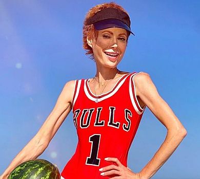 Олена-Крістіна Лебідь в купальнику показала своє ставлення до коментарів про анорексію 