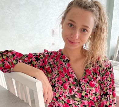 Терпіла, скільки могла: дружина Павліка розповіла, чому наступного дня після пологів опинилася під крапельницею