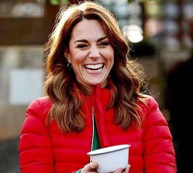 Міддлтон у червоному пуховику пішла за ялинками до чарівного лісу