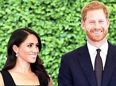 Елегантна Маркл вирушила у першу офіційну поїздку з чоловіком