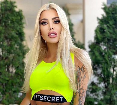 Крук показала сідниці й розповіла, як бути з сухою та млявою шкірою