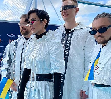 GO_A вигуляли пом’яті костюми зі змістом на бірюзовій доріжці Євробачення 