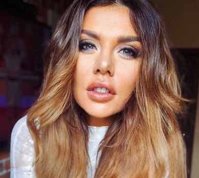 Солодка булочка Седокова світить сідницями на грецькому курорті