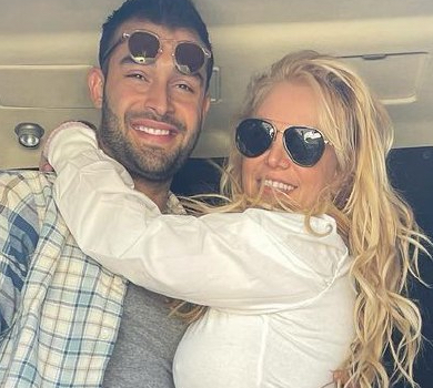 Розбороняли охоронці: Спірз побилася з чоловіком та виставила його з хати - ЗМІ