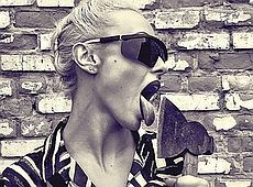 Нана з Nikita стала рачки на лабутенах та показала сокиру у трусах. ФОТО