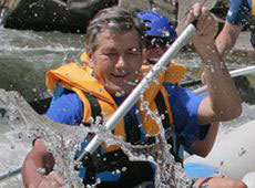 Під час рафтингу Ющенків перекинувся човен