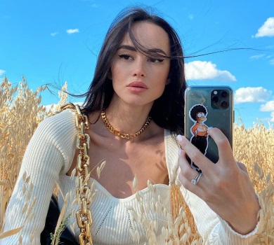 У розпалі війни: Парфільєва показала дім, який будують під Києвом