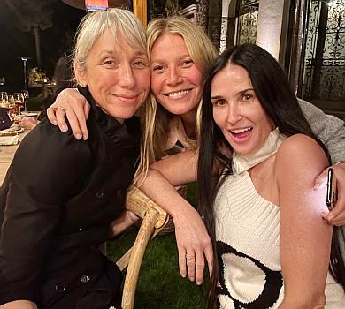 Вхід лише без мейкапу: Мур, Хадсон і дівчина Кіану Рівза зібралися на незвичній вечірці Пелтроу. ФОТО