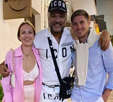 Дуже любить Україну: Остапчуки у Греції повечеряли з Кіркоровим