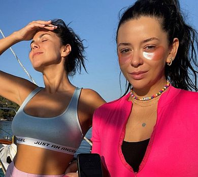 Каменських із подружкою наробили фото в бікіні на хорватському відпочинку