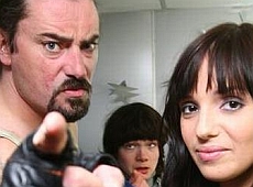 Женя Тимошенко облаяла міліціонерів, а Шона Карра прикували до шлагбауму