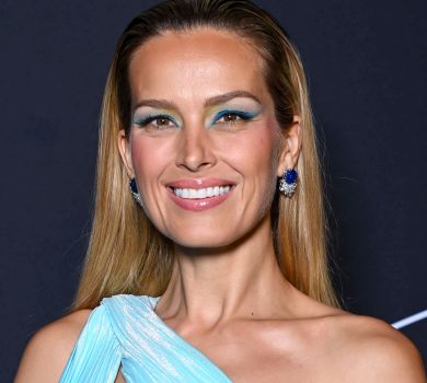 Модель Петра Немцова вигуляла жовто-блакитний макіяж у Каннах і закликала допомагати українцям 