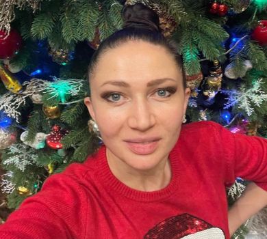 Бацман привітала Авакова світлиною себе в пікантній позі та його келихом у несподіваному місці 