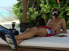 Пономарьов звозив сина на Кіпр, а Тимощук - дочок на Мальдіви 