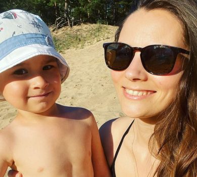 Ваші радощі - ваша сила: зірка Кайдашів Тоня Хижняк показалася на пляжі з сином 