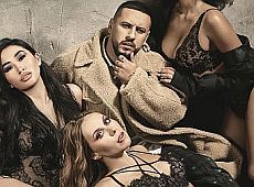 Monatik знявся у глянці з трьома оголеними красунями. ФОТО