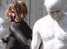 Гайдамаки у Чорнобилі роздяглися і зняли себе