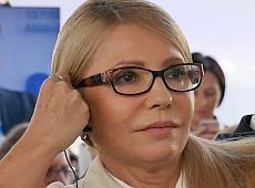 Тимошенко на форумі YES вигуляла туфлі від улюбленого Chanel. ФОТО