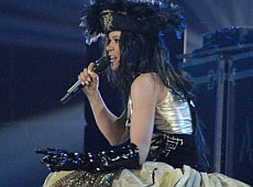 Руслана одягне весільне вбрання