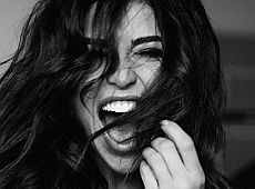 Дімопулос із Маямі у йога-позі побажала гармонії у Новому році. ФОТО