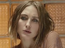 Бушміна у новому відео посвітила пресом і сідницями та потрапила у тенета