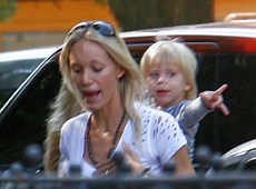 Дружина Шевченка прочісує центр Києва, або адаптація американки в Україні