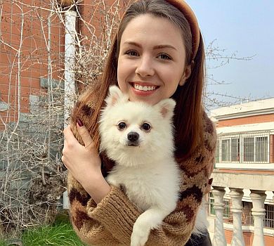 Ми вас там не залишимо: Зеленський зателефонував Насті, яку не евакуювали з Уханя через собаку