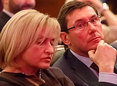 Дружина Луценка звозила його на Маврикій та згадала, як Порошенко покликав її у Раду