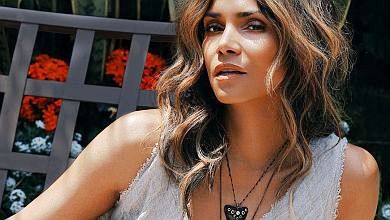 Холлі Беррі на честь свого 53-річчя знялася в мокрій майці без ліфчика