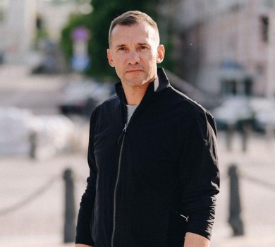 Зустрів каштанами та болем утрат: Шевченко показав свій перший від початку війни візит до Києва. ФОТО